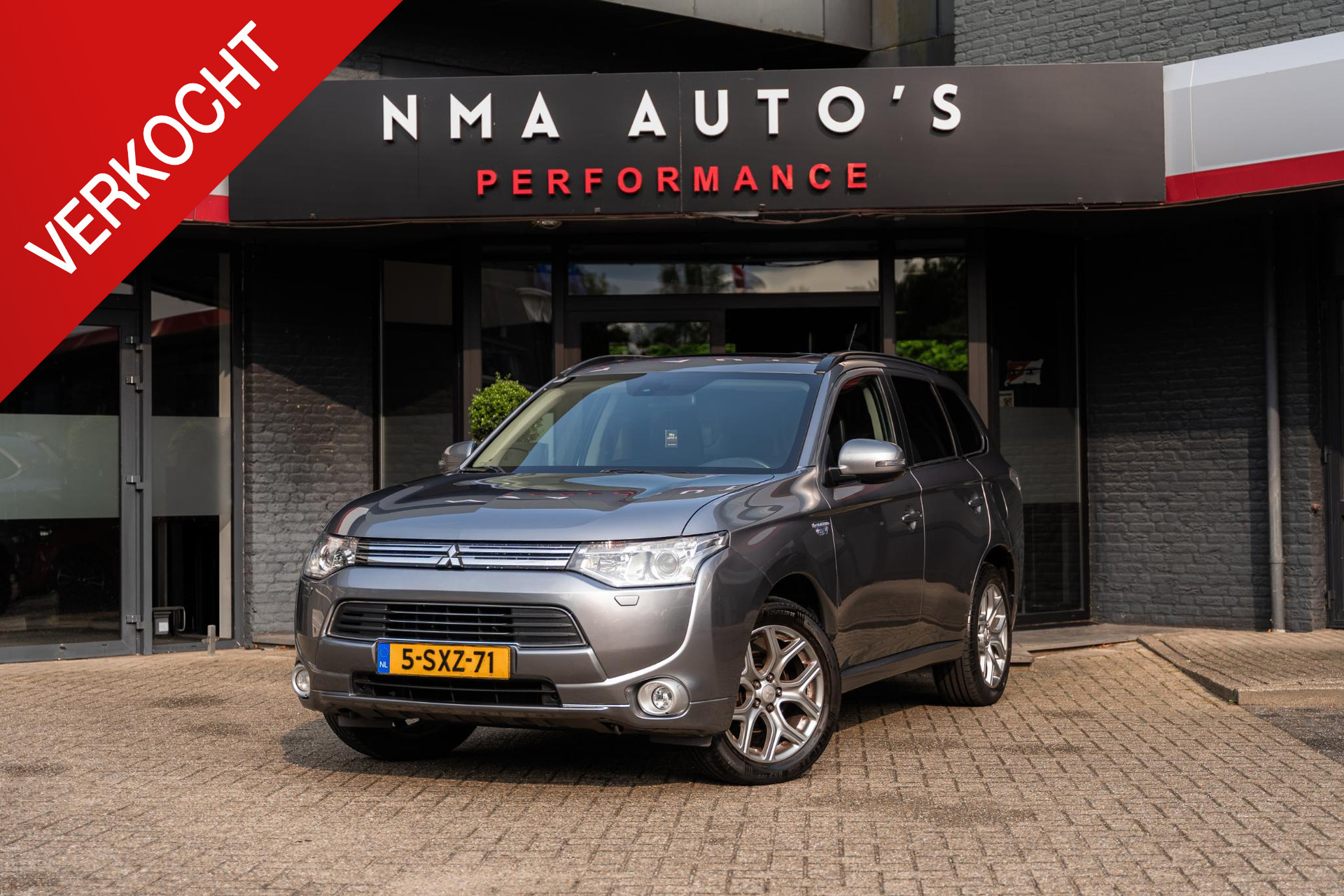 Mitsubishi Outlander 2.0 PHEV Instyle+ 44884662-0.jpg | NMA Auto's
